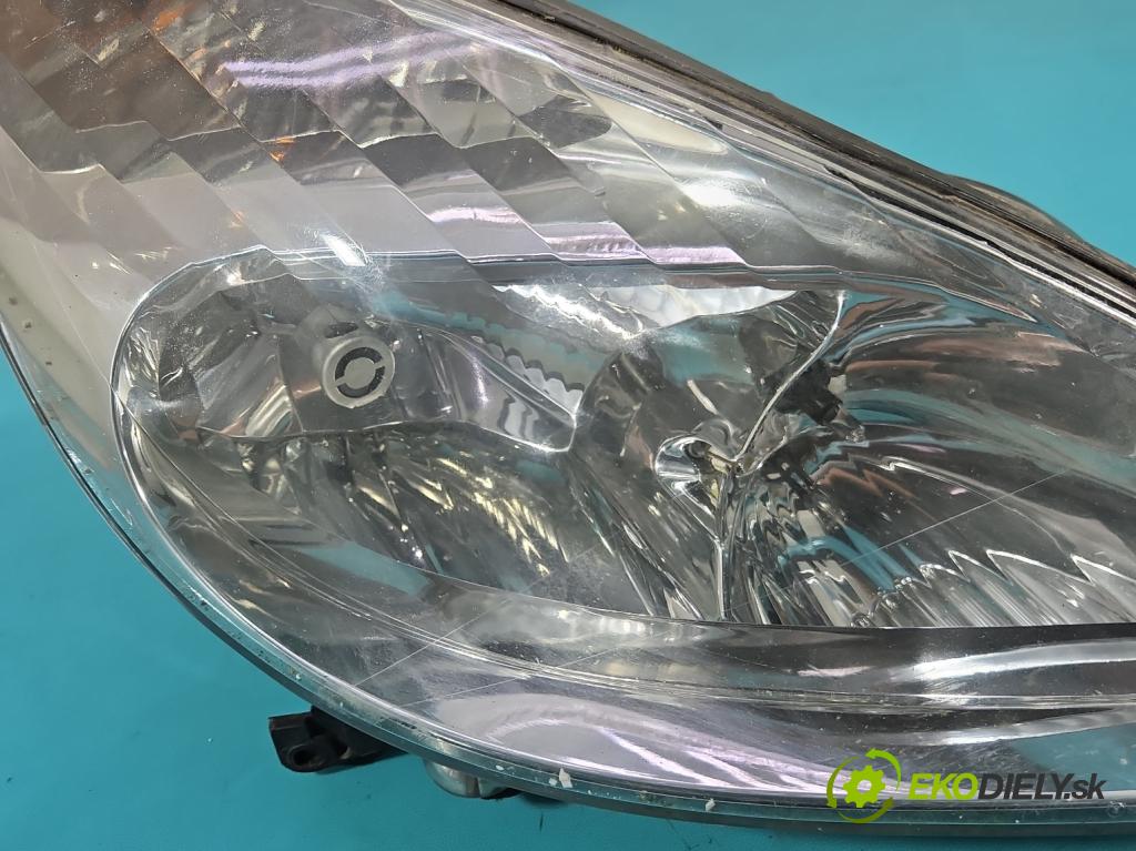 Peugeot 607 2.2 16V 158 HP automatic 116 kW 2230 cm3 4- Reflektor: pravý 9654670880 (Svetlo predné pravé)