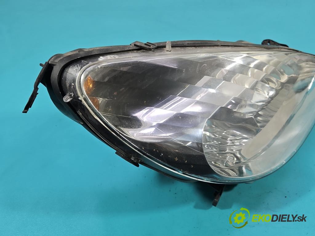 Peugeot 607 2.2 16V 158 HP automatic 116 kW 2230 cm3 4- Reflektor: pravý 9654670880 (Svetlo predné pravé)