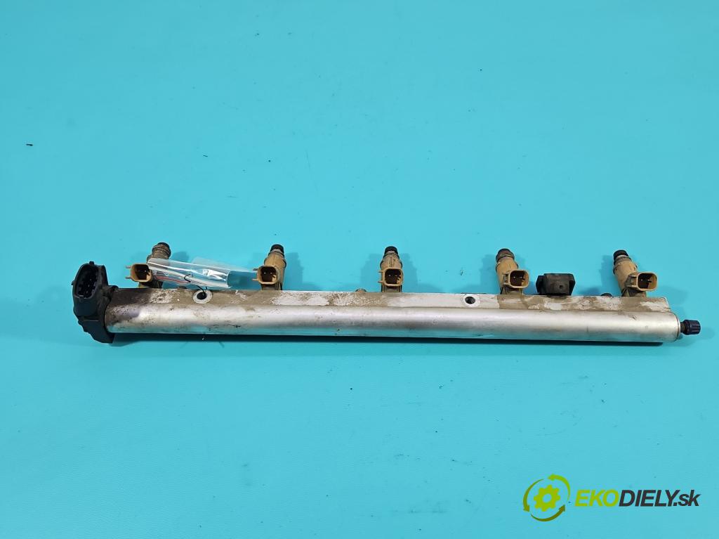 Volvo V50 2.4 140 HP automatic 103 kW 2435 cm3 5- vstrek 0261230100 (Vstrekovač paliva)