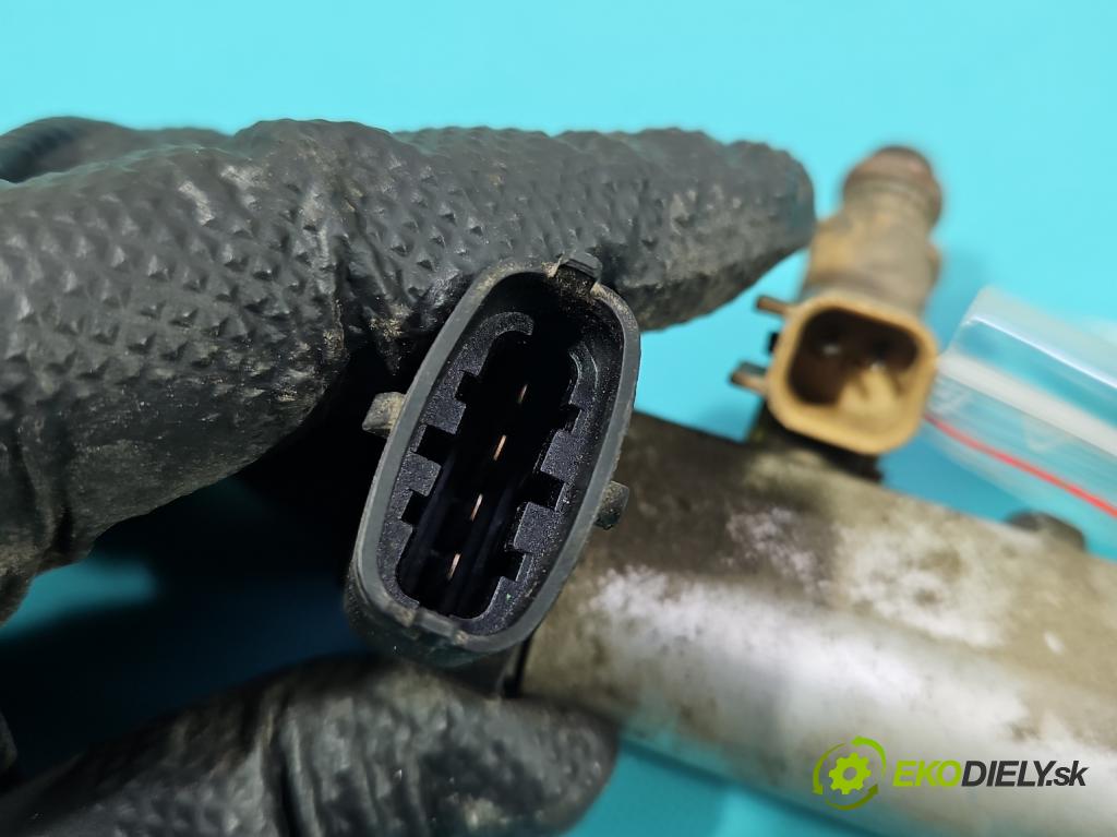 Volvo V50 2.4 140 HP automatic 103 kW 2435 cm3 5- vstrek 0261230100 (Vstrekovač paliva)