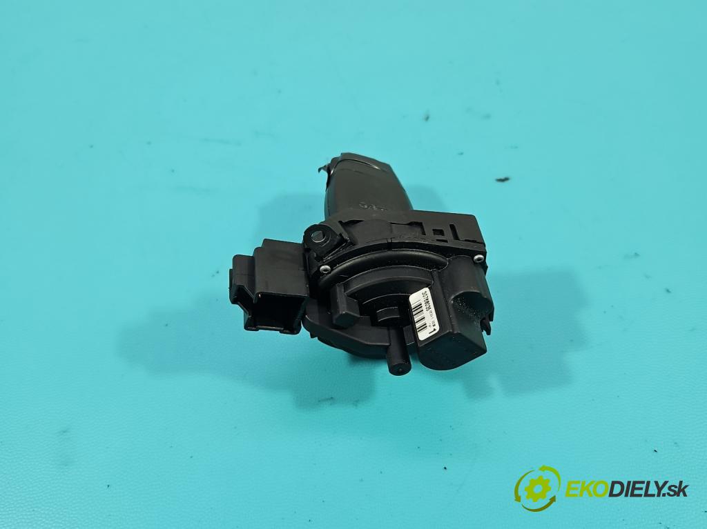 Volvo V50 2.4 140 HP automatic 103 kW 2435 cm3 5- Spínačka 30768035 (Spínacia skrinka)