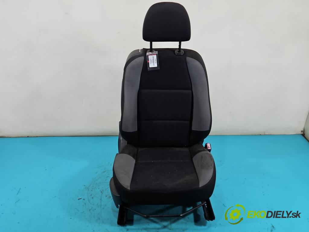 Peugeot 207 1.4 8V 73 hp manual 54 kW 1360 cm3 3- Sedadlo pravý  (Sedadlo)