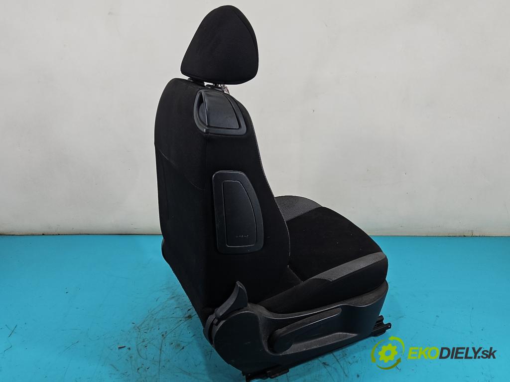 Peugeot 207 1.4 8V 73 hp manual 54 kW 1360 cm3 3- Sedadlo pravý  (Sedadlo)