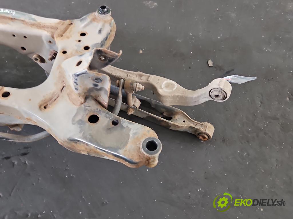 Nissan Qashqai II J11 2013-2021 1.2 T 116 hp manual 85 kW 1197 cm3 5- zadní výztuha  (Zadní výztuha)