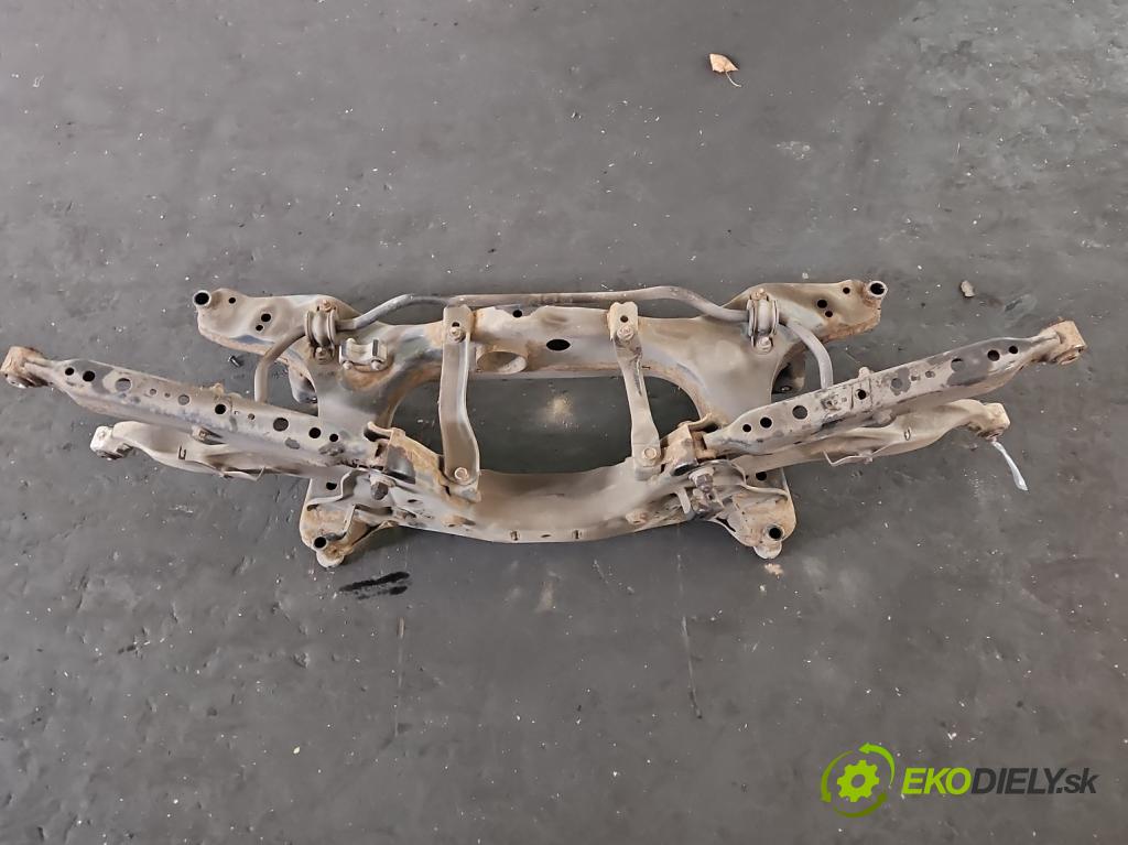 Nissan Qashqai II J11 2013-2021 1.2 T 116 hp manual 85 kW 1197 cm3 5- zadní výztuha  (Zadní výztuha)