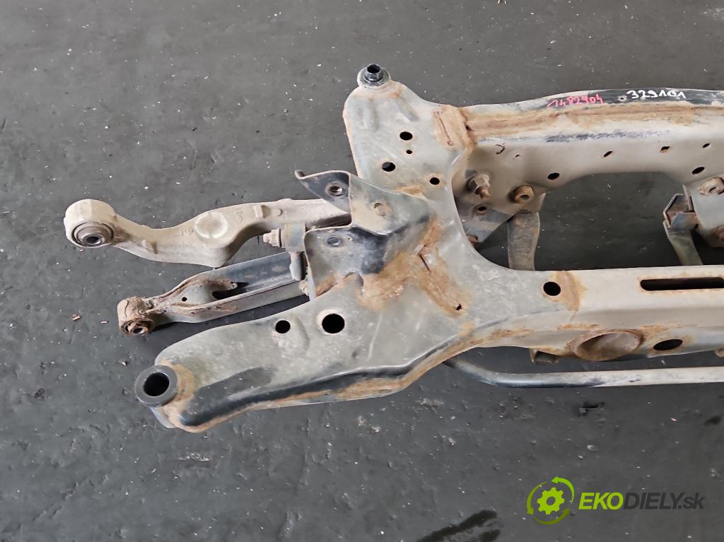 Nissan Qashqai II J11 2013-2021 1.2 T 116 hp manual 85 kW 1197 cm3 5- zadní výztuha  (Zadní výztuha)