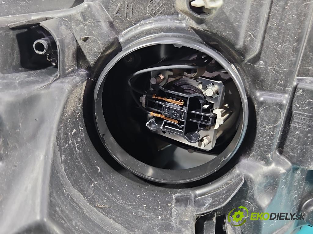 Peugeot 508 I 2010-2018 2.0 hdi 150 HP manual 110 kW 1997 cm3 4- Reflektor: pravý 9807241180 (Svetlo predné pravé)