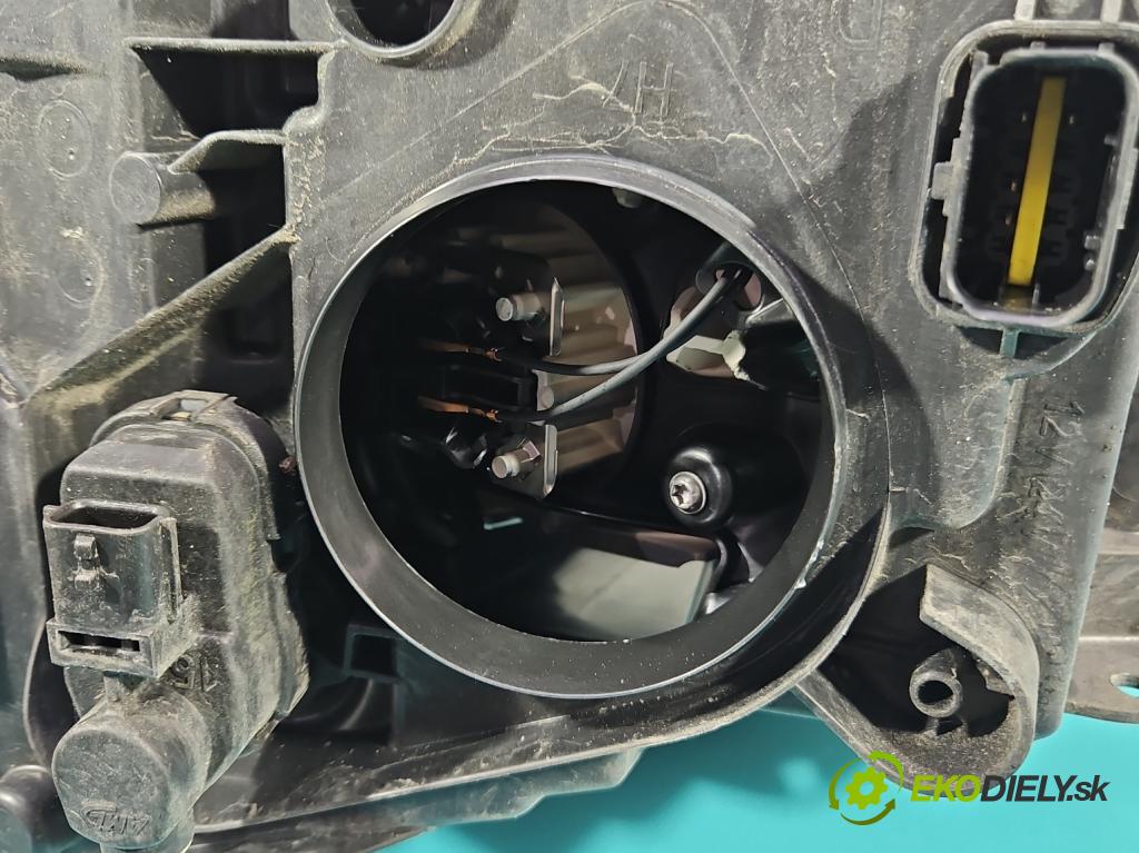 Peugeot 508 I 2010-2018 2.0 hdi 150 HP manual 110 kW 1997 cm3 4- Reflektor: pravý 9807241180 (Svetlo predné pravé)