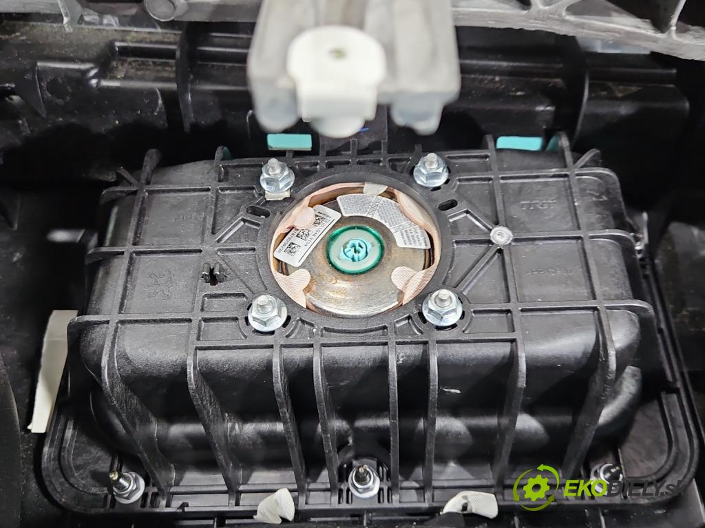 Peugeot 508 I 2010-2018 2.0 hdi 150 hp manual 110 kW 1997 cm3 4- kokpit,přistrojova deska