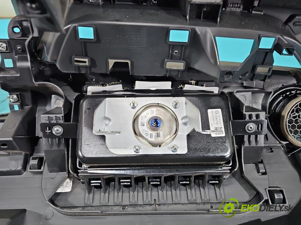 Renault Clio IV 2012-2020 0.9 Tce 90 hp manual 66 kW 898 cm3 5- kokpit,přistrojova deska