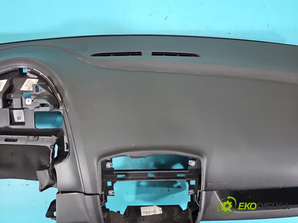 Renault Clio IV 2012-2020 0.9 Tce 90 hp manual 66 kW 898 cm3 5- kokpit,přistrojova deska