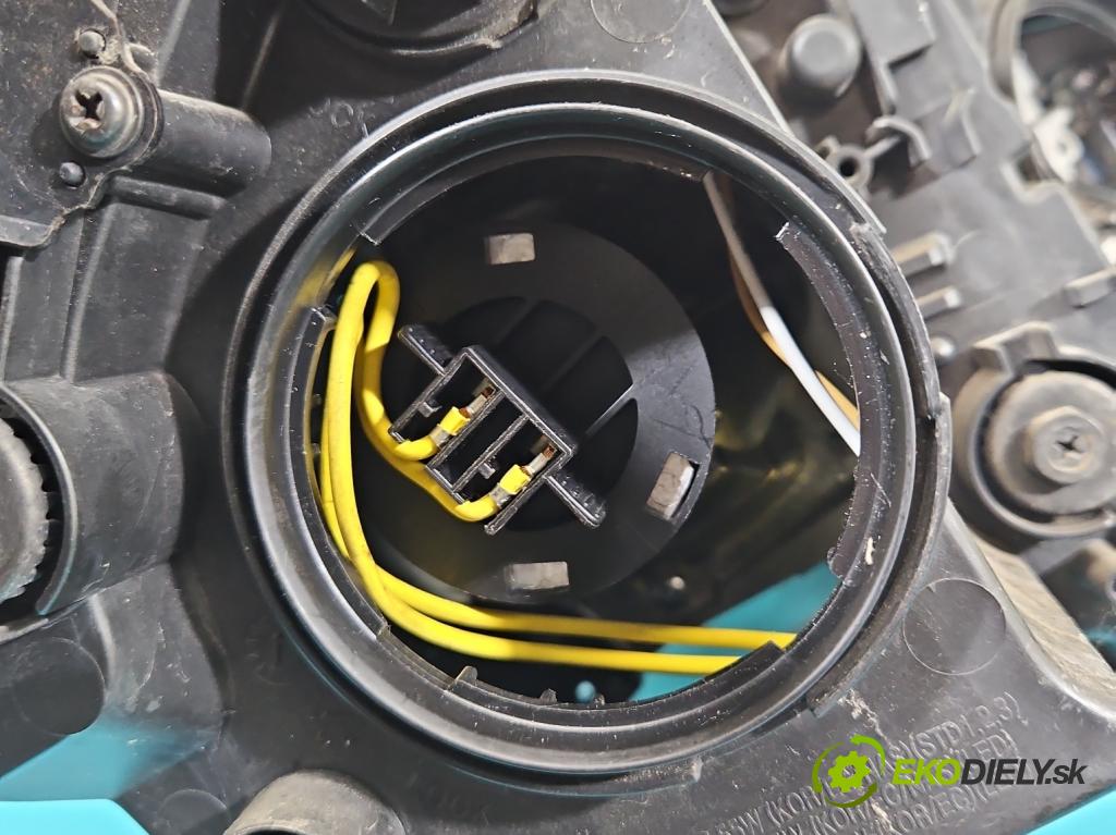 Hyundai Tucson III 2015-2020 2.0 crdi 136 HP automatic 100 kW 1999 cm3 5- Reflektor: ľavý 92101-D3 (Kľučka dverí ostatné)