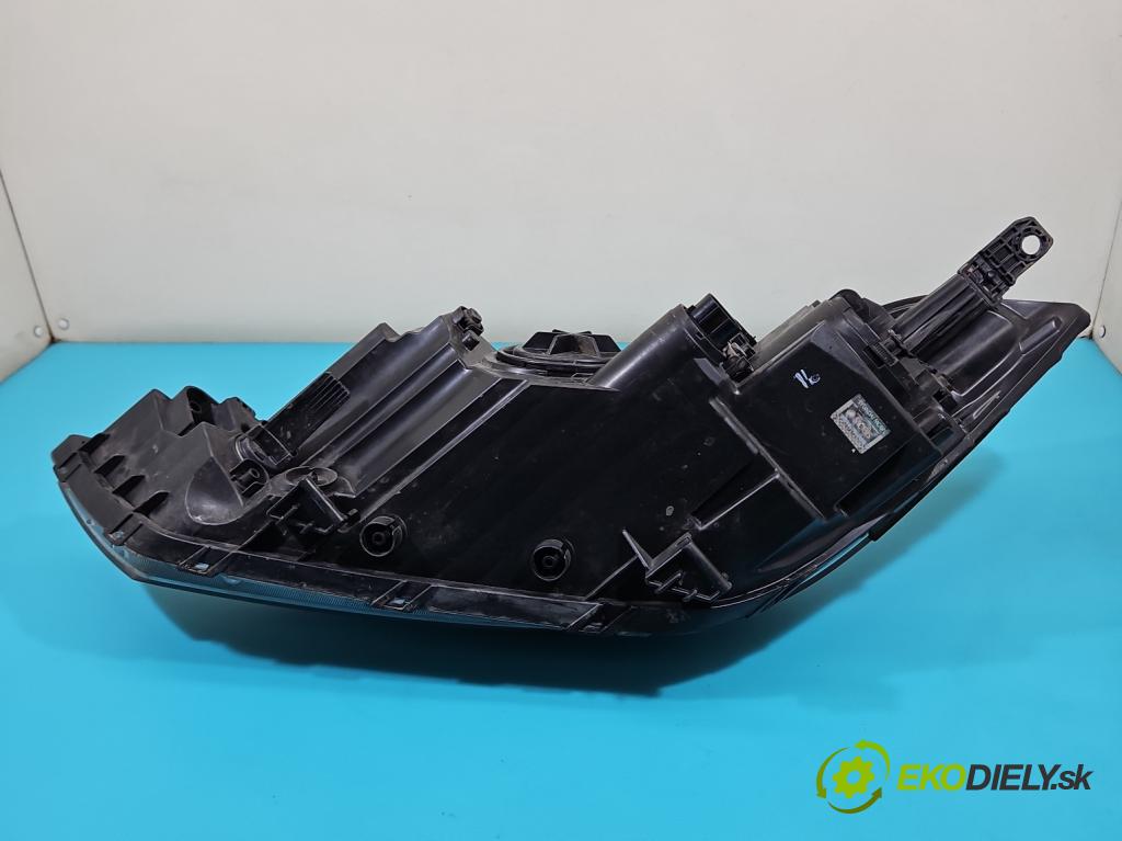 Hyundai Tucson III 2015-2020 2.0 crdi 136 HP automatic 100 kW 1999 cm3 5- Reflektor: pravý 92102-D3 (Svetlo predné pravé)