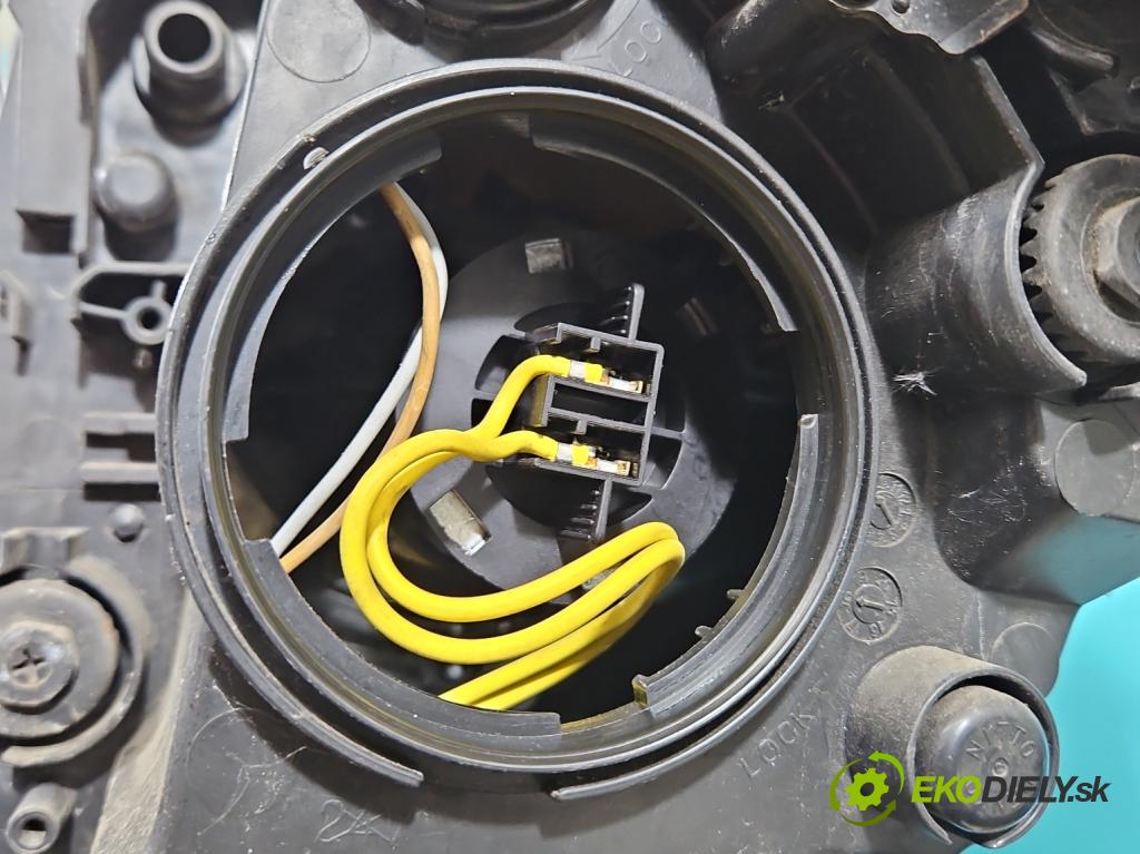 Hyundai Tucson III 2015-2020 2.0 crdi 136 HP automatic 100 kW 1999 cm3 5- Reflektor: pravý 92102-D3 (Svetlo predné pravé)