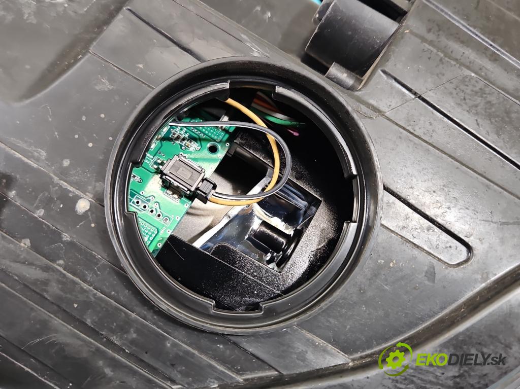 Hyundai Elantra V 2010-2016 1.6 GDI 132  HP manual 97 kW 1591 cm3 4- Reflektor: ľavý 92101-3X (Kľučka dverí ostatné)