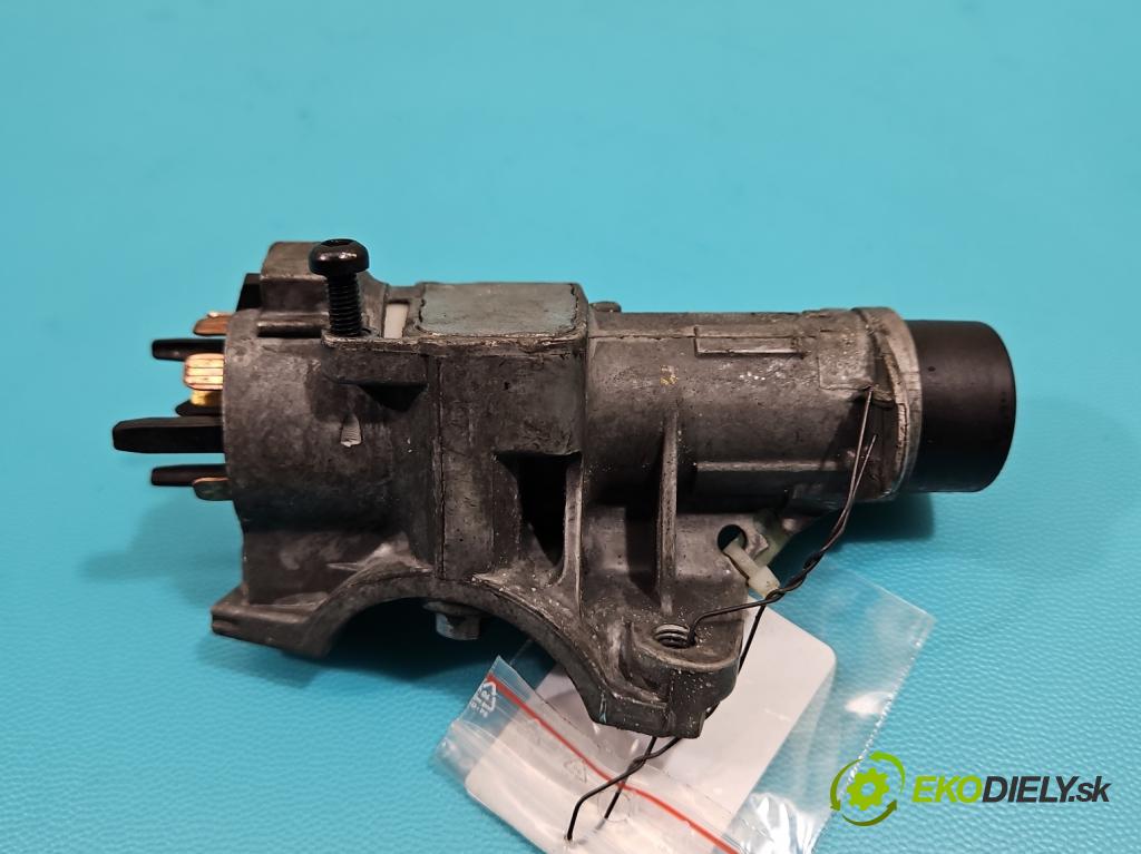 Audi A4 B5 1994-2001 2.5 tdi 150 HP manual 110 kW 2496 cm3 4- Spínačka 4B0905851C (Spínacia skrinka)