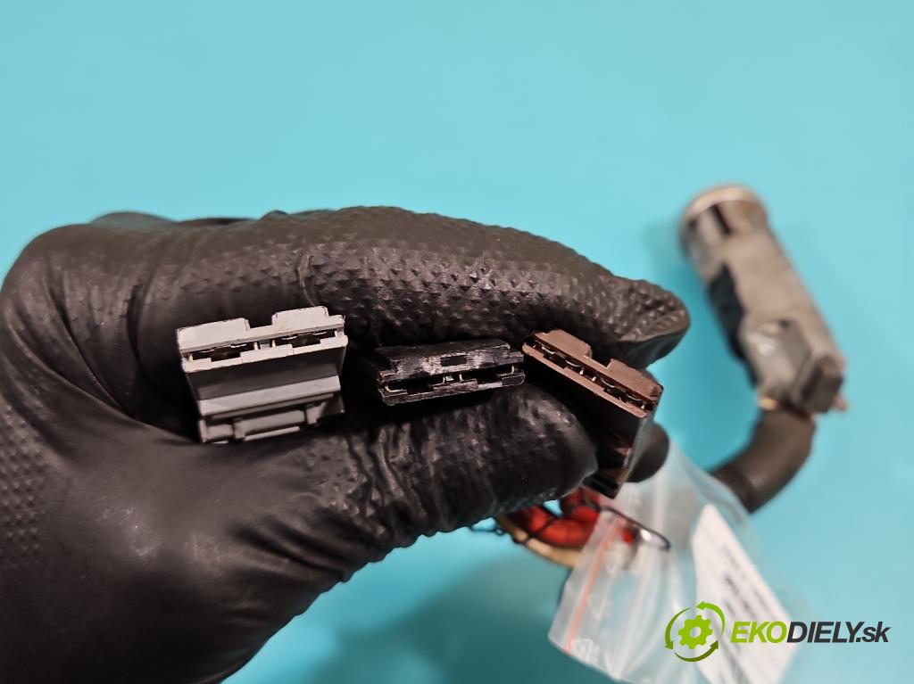 Citroen Evasion 2.0 8V 121KM manual 89 kW 1998 cm3 5- Spínačka  (Spínacia skrinka)