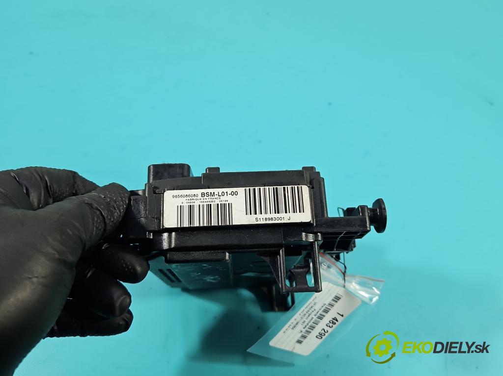 Peugeot 407 2.0 16V 140 hp manual 103 kW 1997 cm3 5- řídící jednotka 9656086080