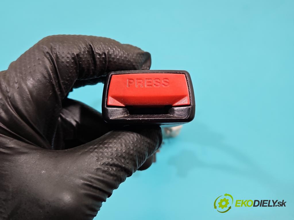 Hyundai Elantra V 2010-2016 1.6 GDI 132  HP manual 97 kW 1591 cm3 4- pas bezpečnosť: predné ľavý 888303X100RY