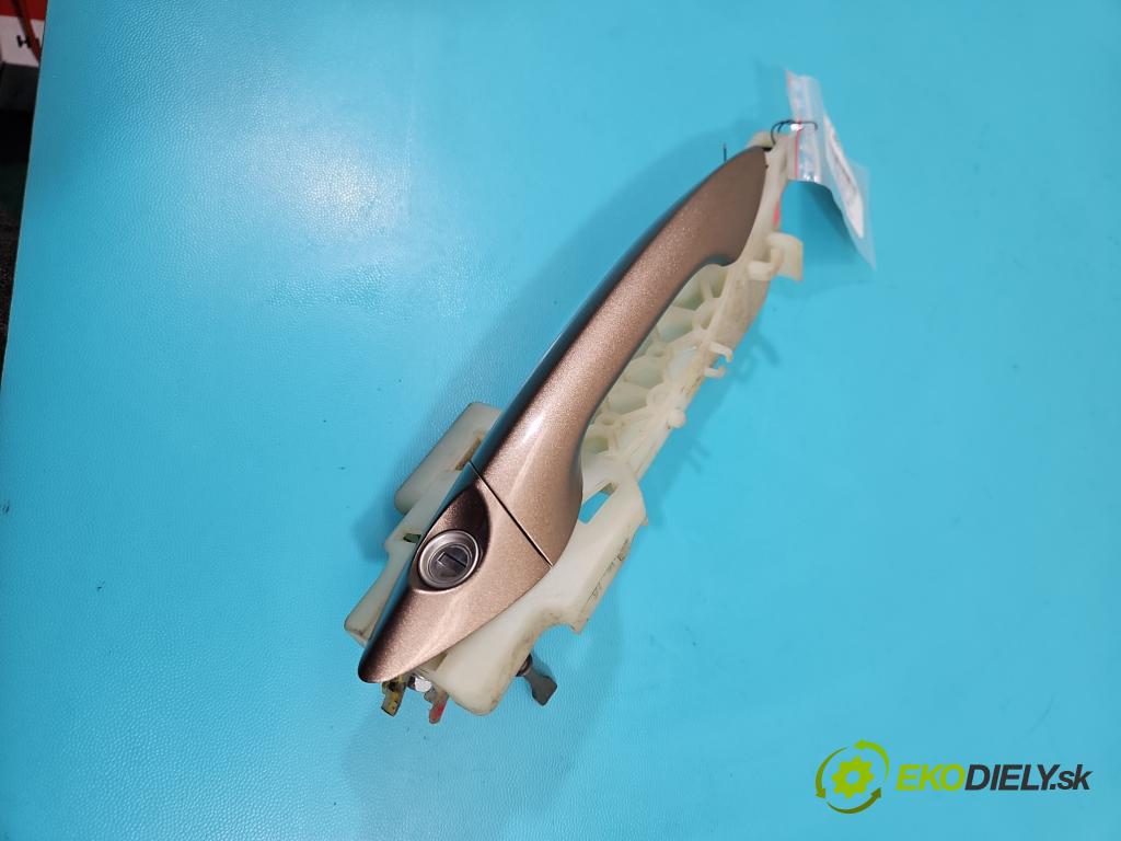 Hyundai Elantra V 2010-2016 1.6 GDI 132  HP manual 97 kW 1591 cm3 4- rukoväť predné ľavé mimo:  (Kľučka dverí vonkajšia predná ľavá)