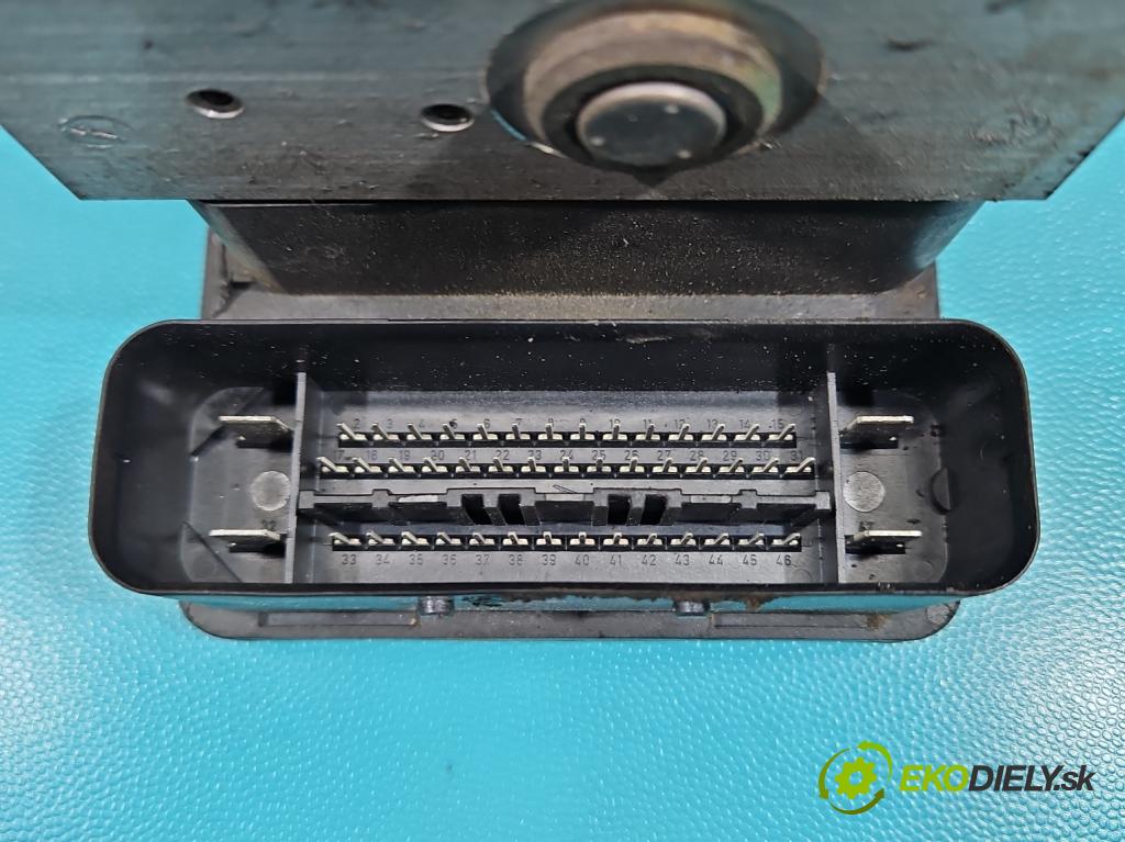 Volvo V50 2.4 140 HP automatic 103 kW 2435 cm3 5- čerpadlo abs 30736588 (Pumpa ABS)