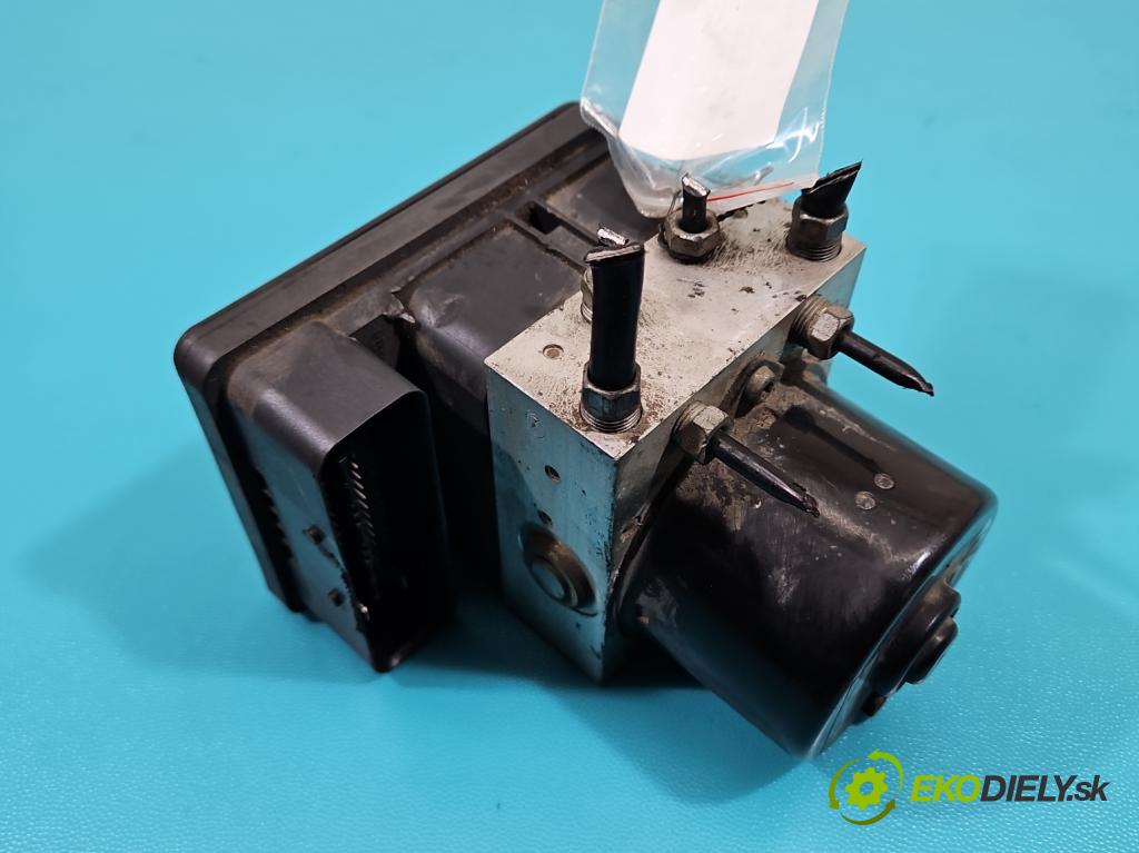 Volvo V50 2.4 140 HP automatic 103 kW 2435 cm3 5- čerpadlo abs 30736588 (Pumpa ABS)