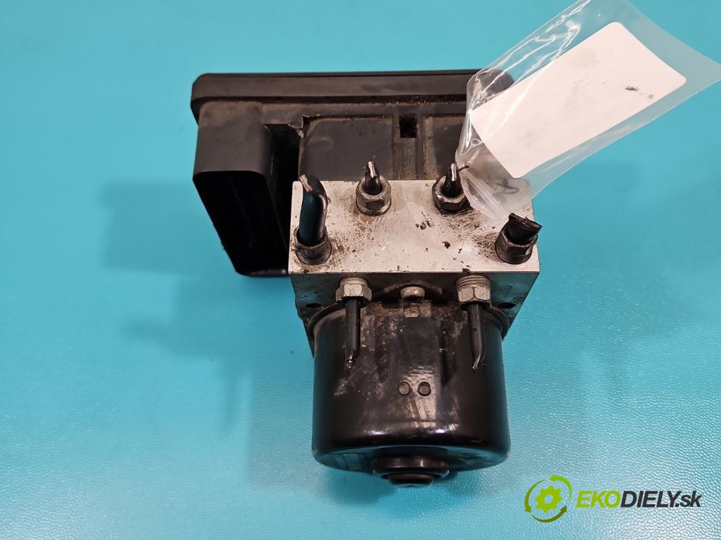 Volvo V50 2.4 140 HP automatic 103 kW 2435 cm3 5- čerpadlo abs 30736588 (Pumpa ABS)