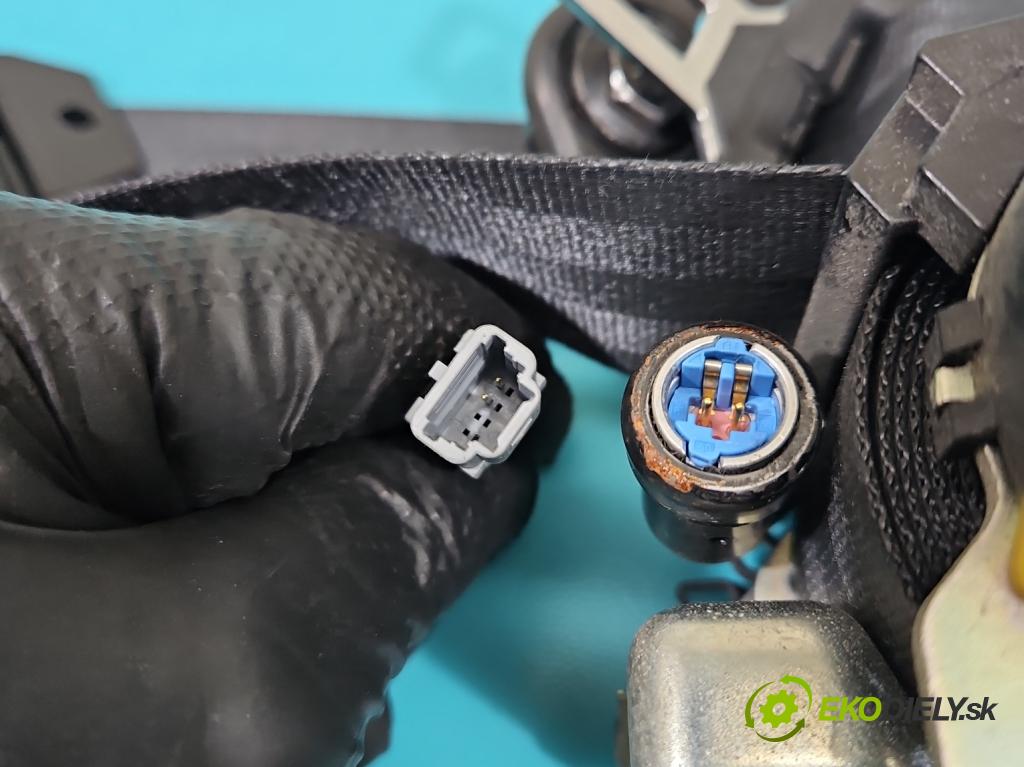 Renault Clio IV 2012-2020 0.9 Tce 90 HP manual 66 kW 898 cm3 5- pas bezpečnosť: predné pravý