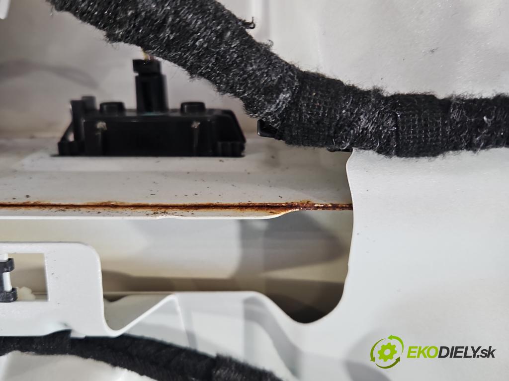 Vw Golf VII 2012-2020 1.4 TSI 150 hp automatic 110 kW 1395 cm3 5- zadní kufrové dveře  (Zadní kapota (kufr))