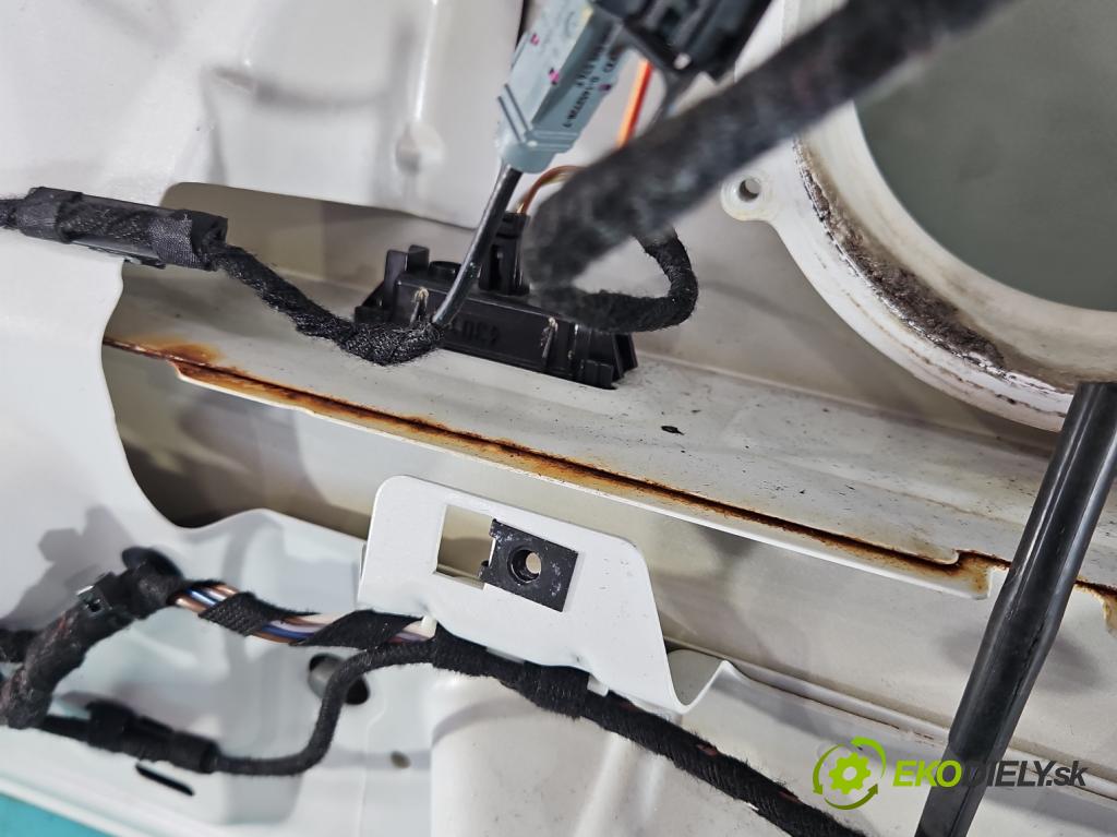 Vw Golf VII 2012-2020 1.4 TSI 150 hp automatic 110 kW 1395 cm3 5- zadní kufrové dveře  (Zadní kapota (kufr))