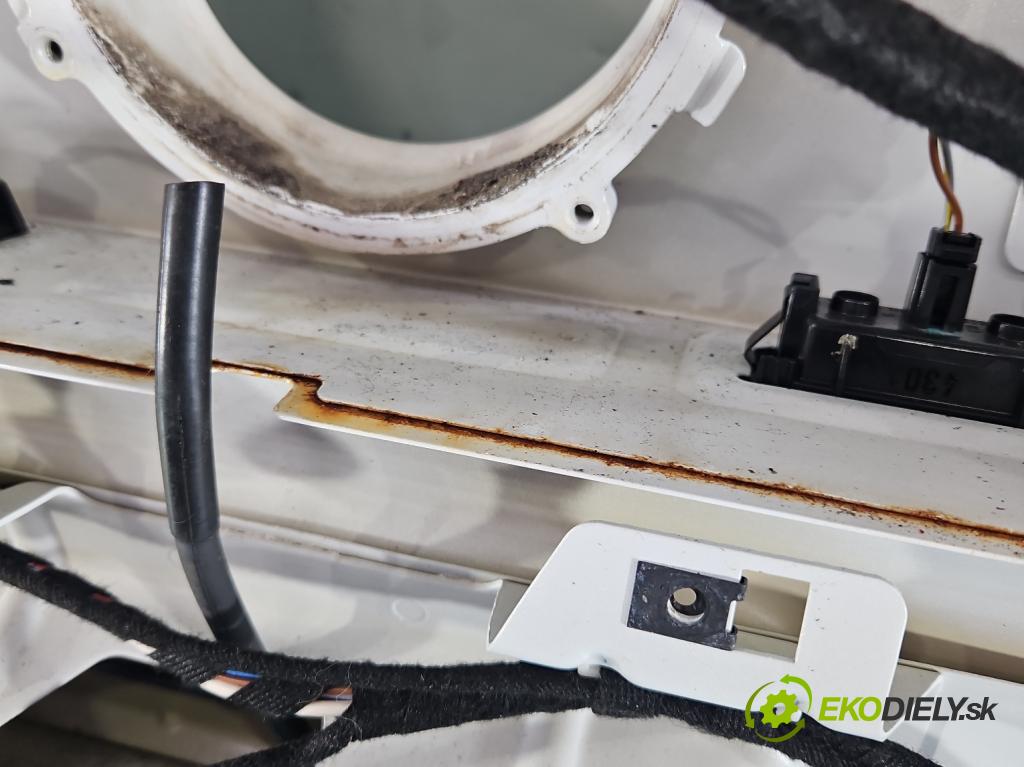 Vw Golf VII 2012-2020 1.4 TSI 150 hp automatic 110 kW 1395 cm3 5- zadní kufrové dveře  (Zadní kapota (kufr))