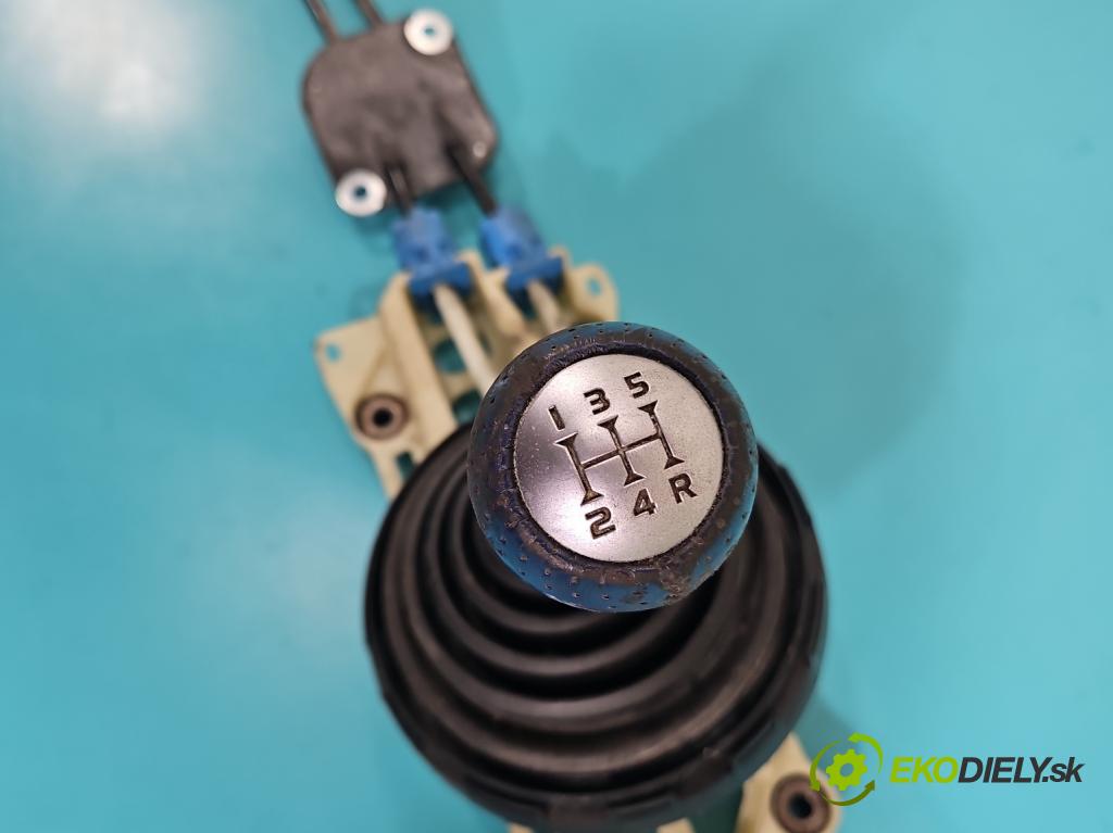 Mitsubishi Colt Z30 VI 2004-2012 1.3 16V 95 HP manual 70 kW 1332 cm3 5- Páka: Změny: stupeň,rýchlosť  (Rýchlostná páka (kulisa))