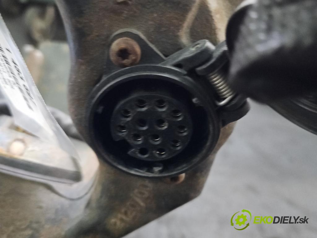 Vw Golf VII 2012-2020 1.4 TSI 150 hp automatic 110 kW 1395 cm3 5- oko tažné  (Tažné zařízení)