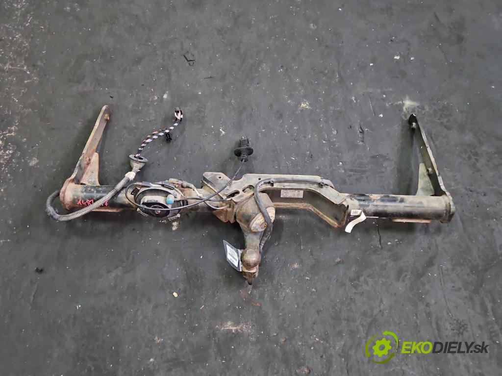 Vw Golf VII 2012-2020 1.4 TSI 150 hp automatic 110 kW 1395 cm3 5- oko tažné  (Tažné zařízení)