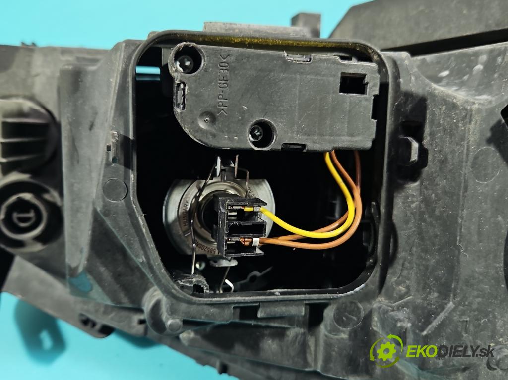 Opel Corsa C 2000-2006 1.2 16V 80 HP manual 59 kW 1229 cm3 3- Reflektor: ľavý 0096726 (Kľučka dverí ostatné)