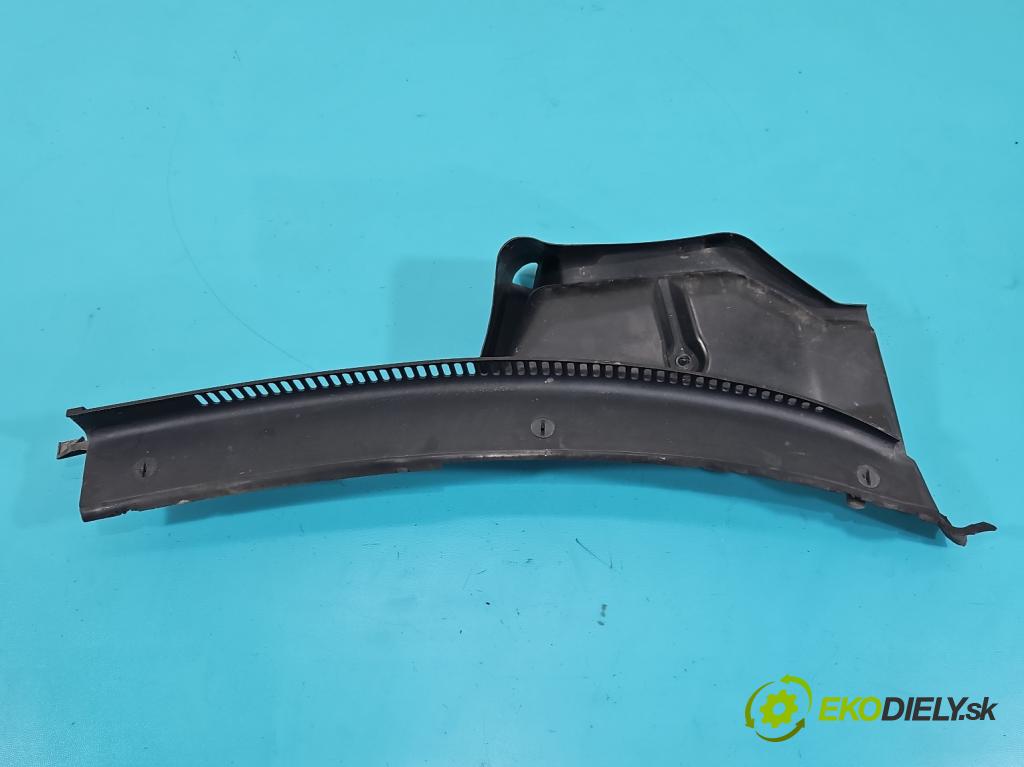 Audi A4 B5 1994-2001 1.6 101 hp manual 74 kW 1595 cm3 4- torpédo 8D1819404A (Torpéda)