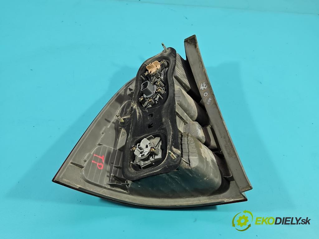 Toyota Corolla E12 2001-2009 1.6 vvti 110 HP manual 81 kW 1598 cm3 5- svetlo / reflektor zadné pravé  (Kľučka dverí ostatné)