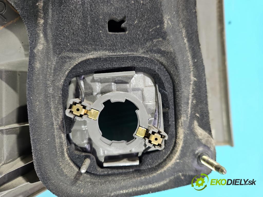 Toyota Corolla E12 2001-2009 1.6 vvti 110 HP manual 81 kW 1598 cm3 5- svetlo / reflektor zadné pravé  (Kľučka dverí ostatné)