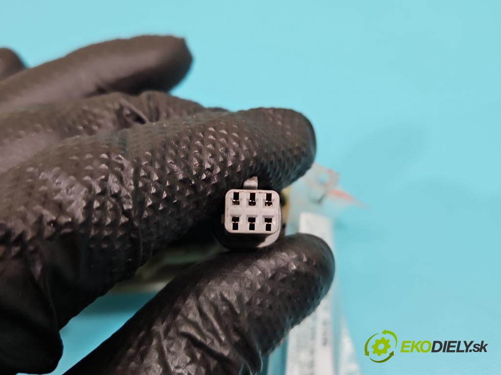 Hyundai Tucson III 2015-2020 2.0 crdi 136 HP automatic 100 kW 1999 cm3 5- rukoväť predné ľavé mimo:  (Kľučka dverí vonkajšia predná ľavá)