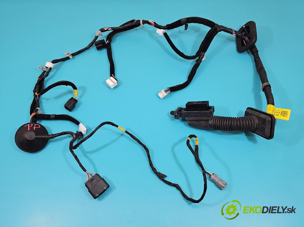 Hyundai Tucson III 2015-2020 2.0 crdi 136 HP automatic 100 kW 1999 cm3 5- Zväzok: dvere predné pravých 91610-D3010