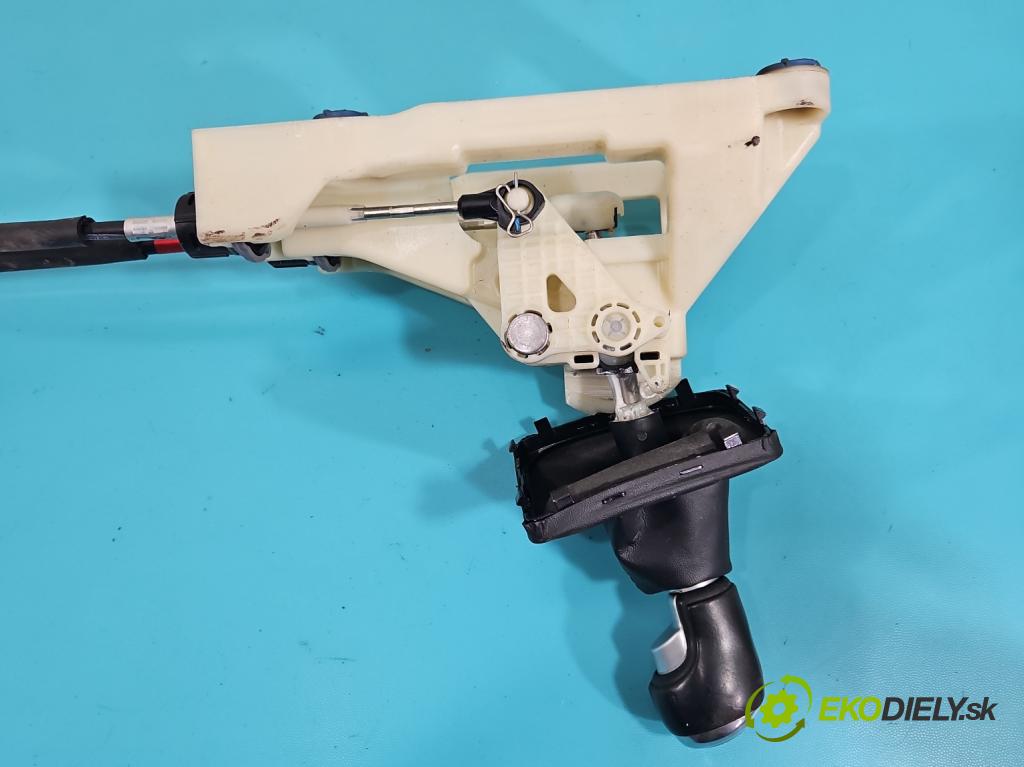 Hyundai Elantra V 2010-2016 1.6 GDI 132  HP manual 97 kW 1591 cm3 4- Páka: Změny: stupeň,rýchlosť  (Rýchlostná páka (kulisa))