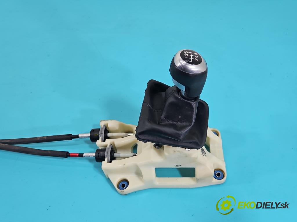 Hyundai Elantra V 2010-2016 1.6 GDI 132  HP manual 97 kW 1591 cm3 4- Páka: Změny: stupeň,rýchlosť  (Rýchlostná páka (kulisa))