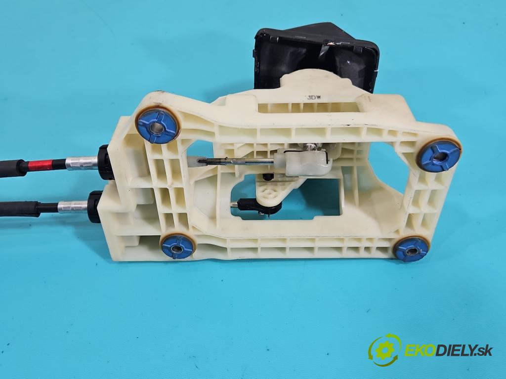 Hyundai Elantra V 2010-2016 1.6 GDI 132  HP manual 97 kW 1591 cm3 4- Páka: Změny: stupeň,rýchlosť  (Rýchlostná páka (kulisa))