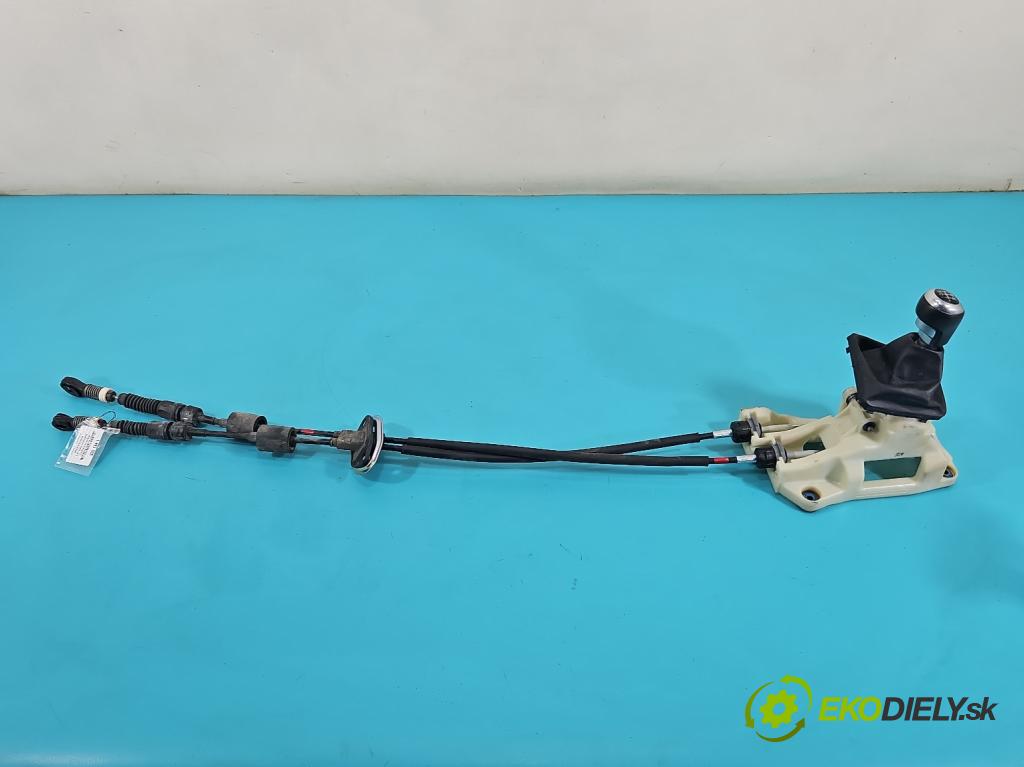 Hyundai Elantra V 2010-2016 1.6 GDI 132  HP manual 97 kW 1591 cm3 4- Páka: Změny: stupeň,rýchlosť  (Rýchlostná páka (kulisa))