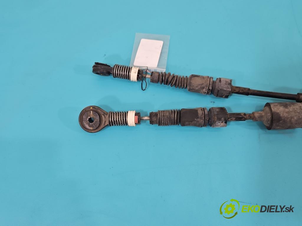 Hyundai Elantra V 2010-2016 1.6 GDI 132  HP manual 97 kW 1591 cm3 4- Páka: Změny: stupeň,rýchlosť  (Rýchlostná páka (kulisa))