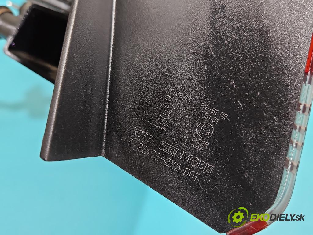 Hyundai Elantra V 2010-2016 1.6 GDI 132  HP manual 97 kW 1591 cm3 4- svetlo / reflektor zadné pravé 92402-3X2 (Kľučka dverí ostatné)