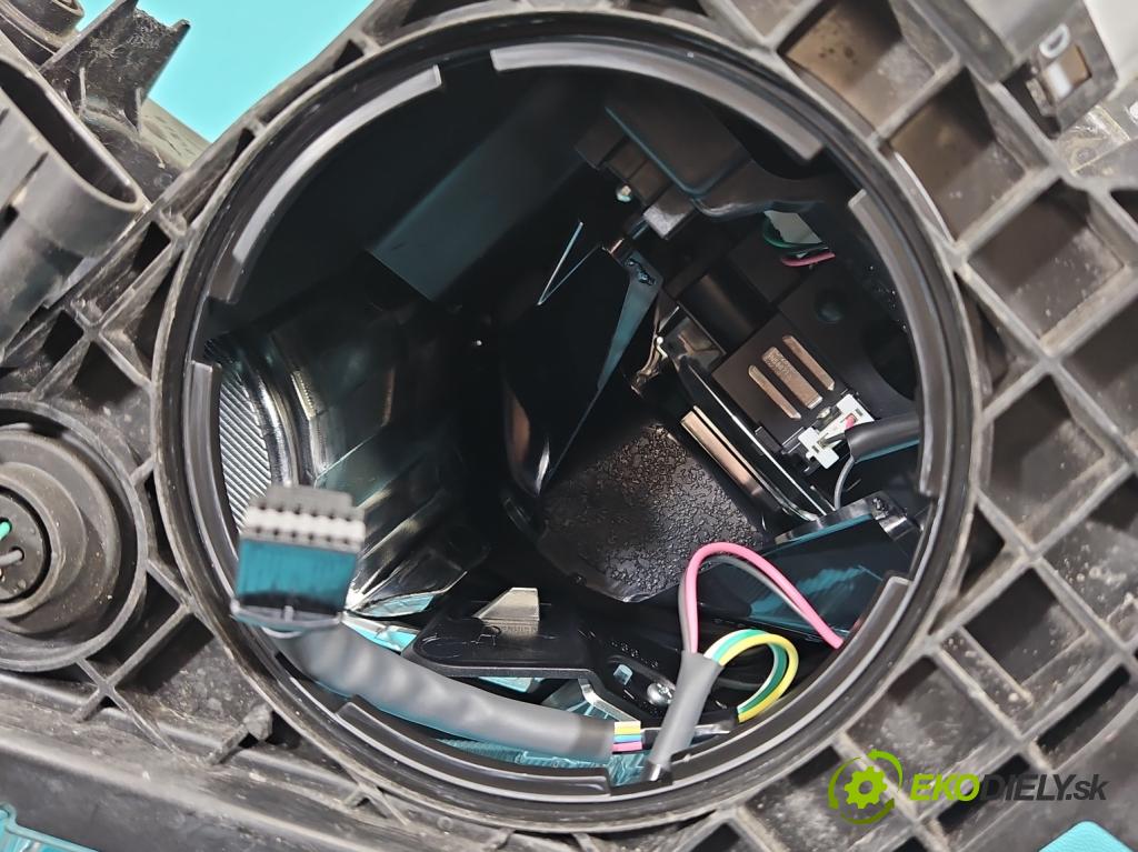 Toyota Rav4 IV 2013-2018 2.0 D4D 143 HP manual 105 kW 1995 cm3 5- Reflektor: pravý  (Svetlo predné pravé)