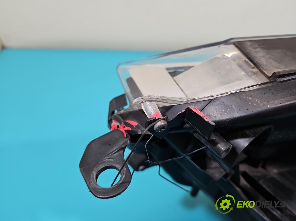 Toyota Rav4 IV 2013-2018 2.0 D4D 143 HP manual 105 kW 1995 cm3 5- Reflektor: pravý  (Svetlo predné pravé)