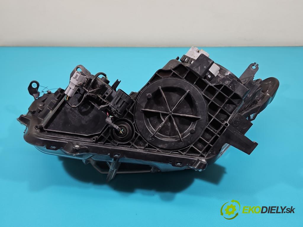 Toyota Rav4 IV 2013-2018 2.0 D4D 143 HP manual 105 kW 1995 cm3 5- Reflektor: pravý  (Svetlo predné pravé)