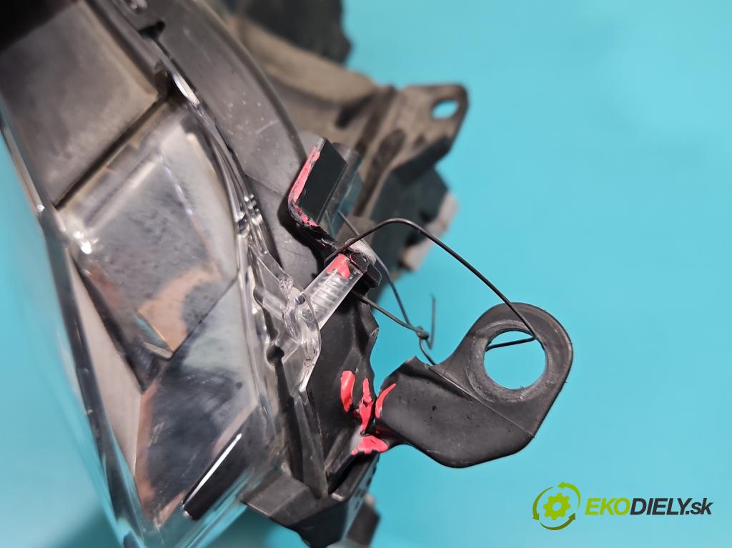 Toyota Rav4 IV 2013-2018 2.0 D4D 143 HP manual 105 kW 1995 cm3 5- Reflektor: pravý  (Svetlo predné pravé)